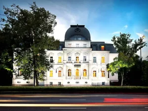 small-luxury-hotel-budapest-3ame1jbi